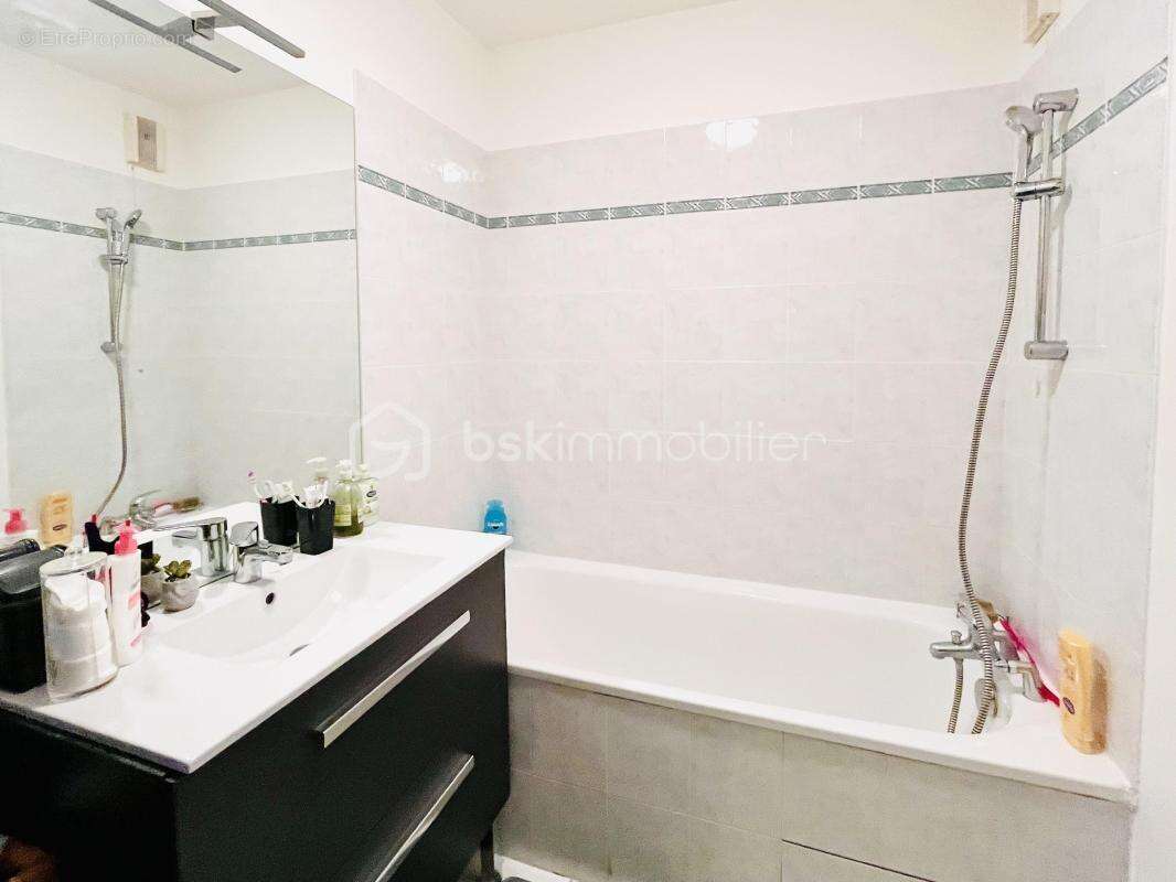 Appartement à DECINES-CHARPIEU