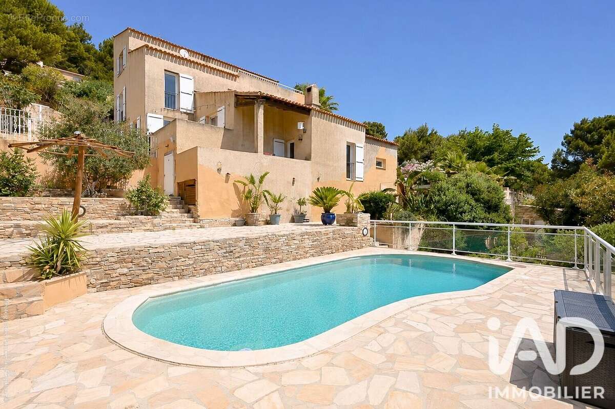 Maison 242 m² à Carnoux-En-Provence  - photo 3