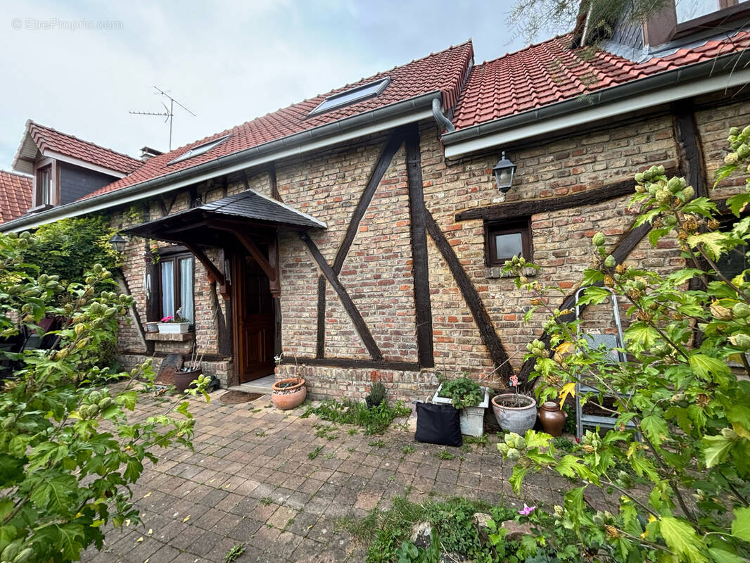 Maison à SAINT-VAAST-EN-CHAUSSEE