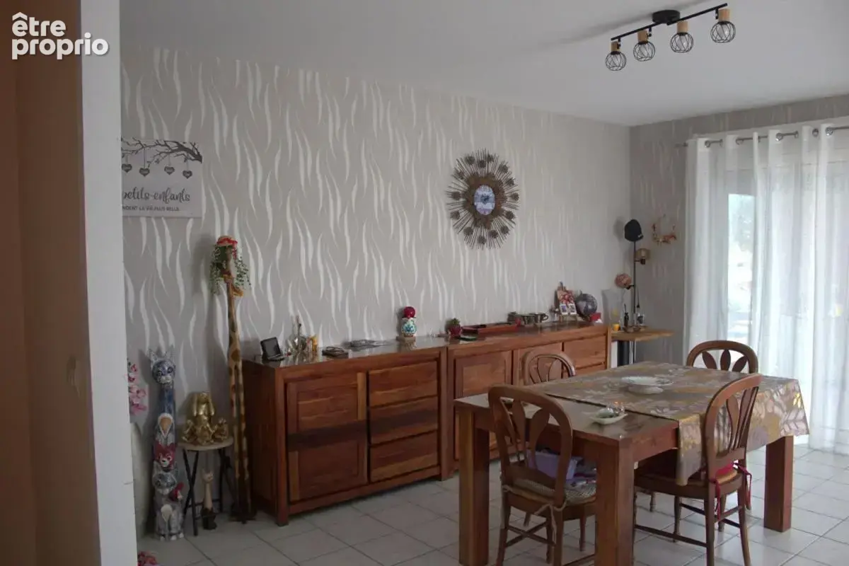 Maison de 110m² avec 3 chambres, véranda et garage à Saint Romain De Benet 289 000 - photo 3