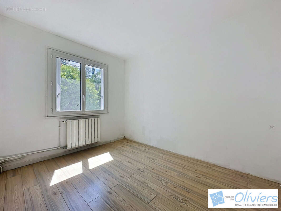 Appartement à SAINT-REMY-LES-CHEVREUSE