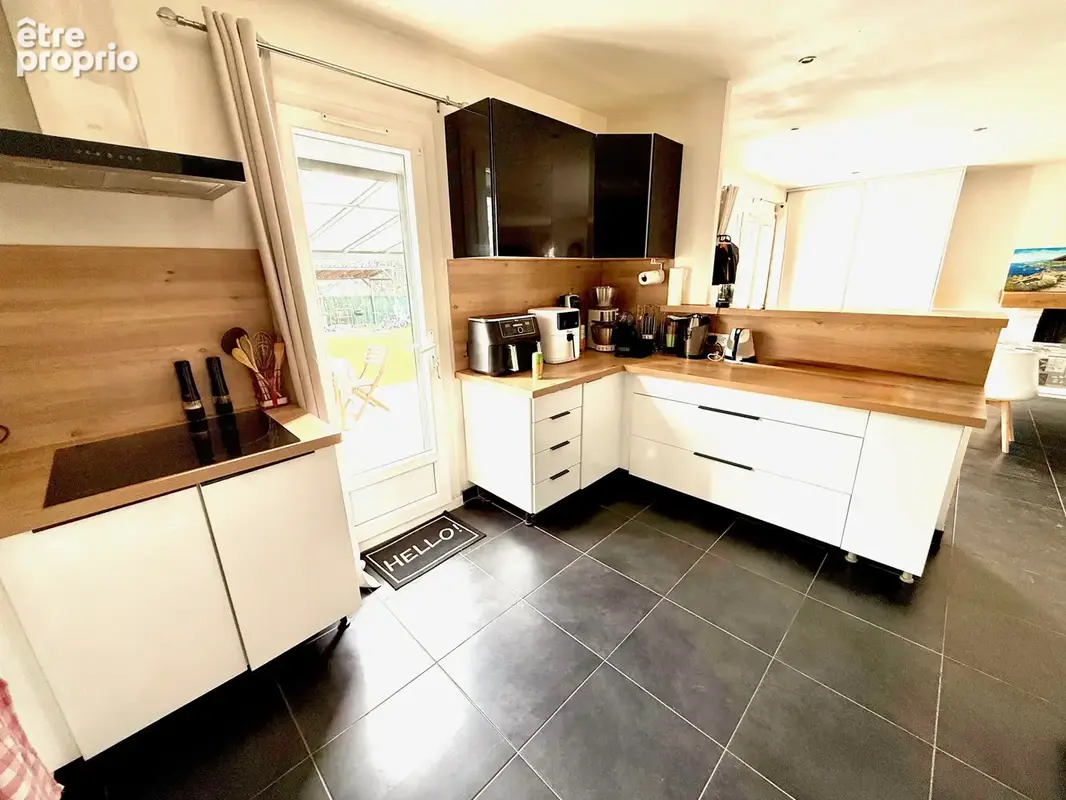Belle maison de plain-pied de 105m2, garage double, boulodrome et piscine hors-sol - photo 9