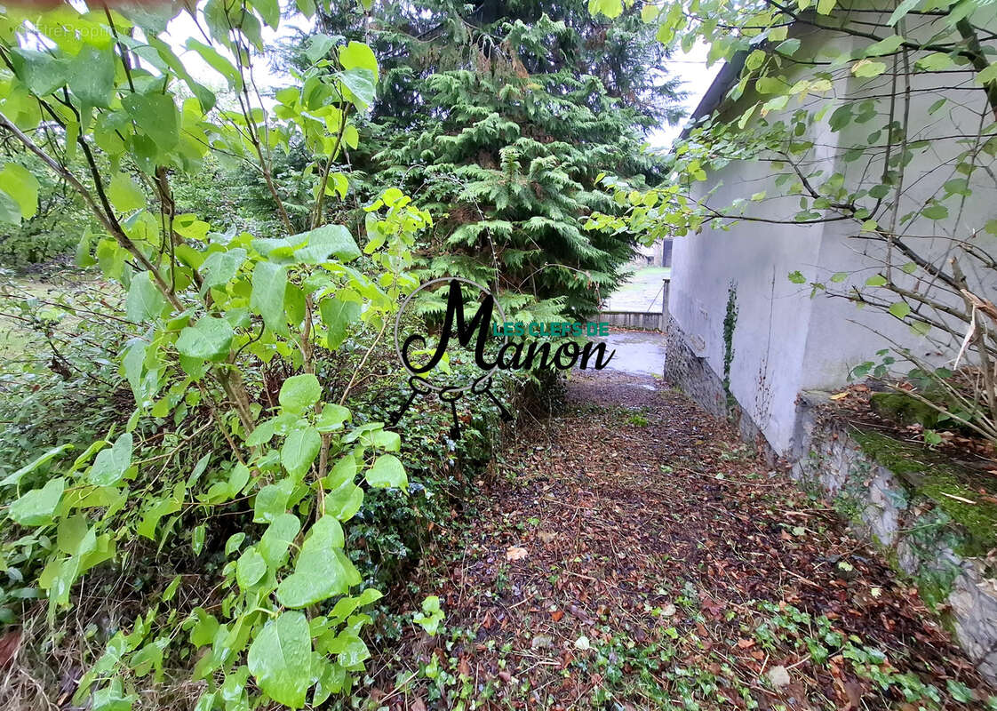 Maison à SAINT-SULPICE-LES-FEUILLES