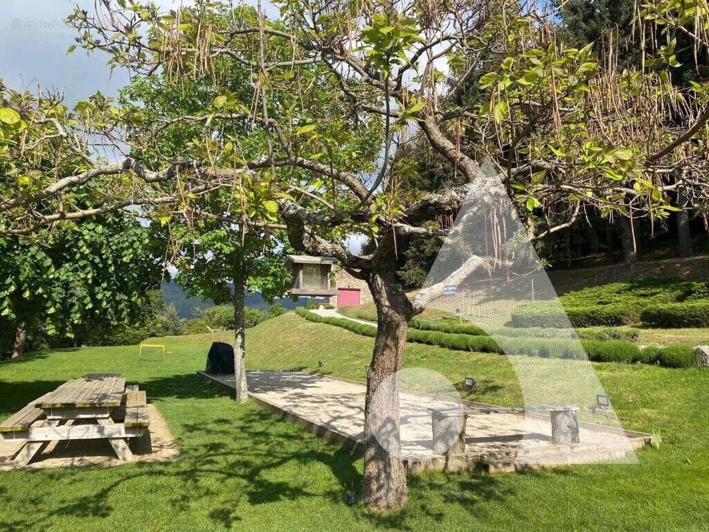 Maison à SAINT-APOLLINAIRE-DE-RIAS