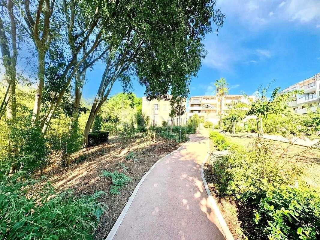 Appartement à LE MUY