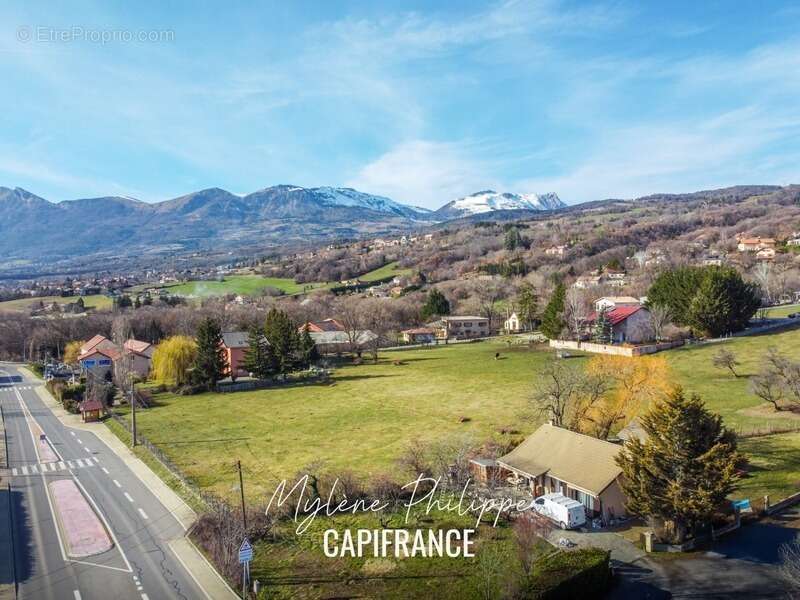 Terrain à LA ROCHETTE