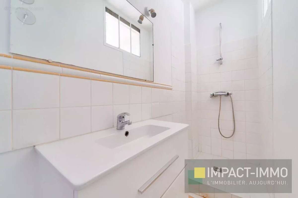 Appartement à COURBEVOIE