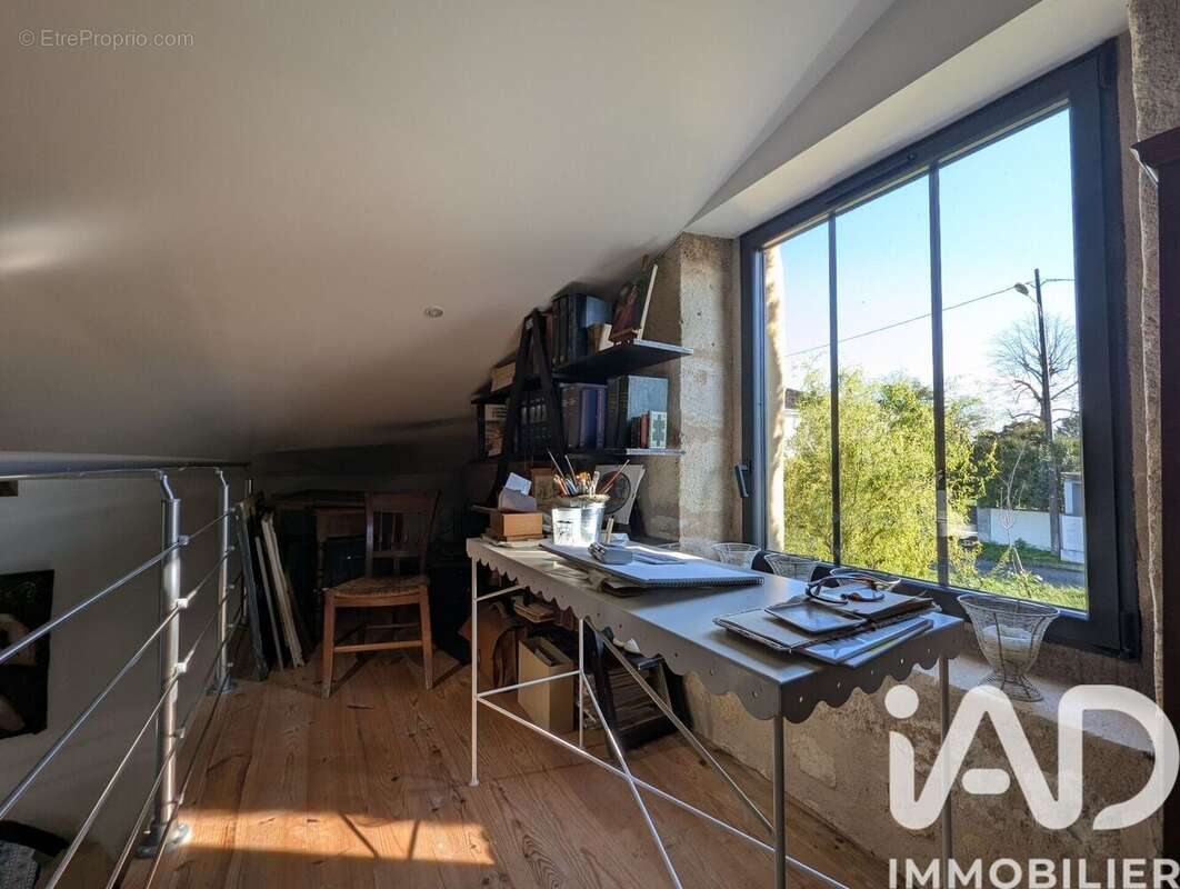 Maison 142 m² à Ambares-Et-Lagrave  - photo 8