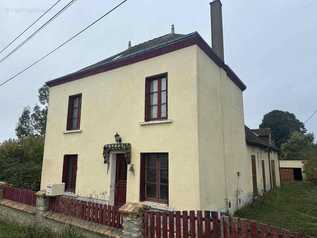 Maison à SAINT-COSME-EN-VAIRAIS