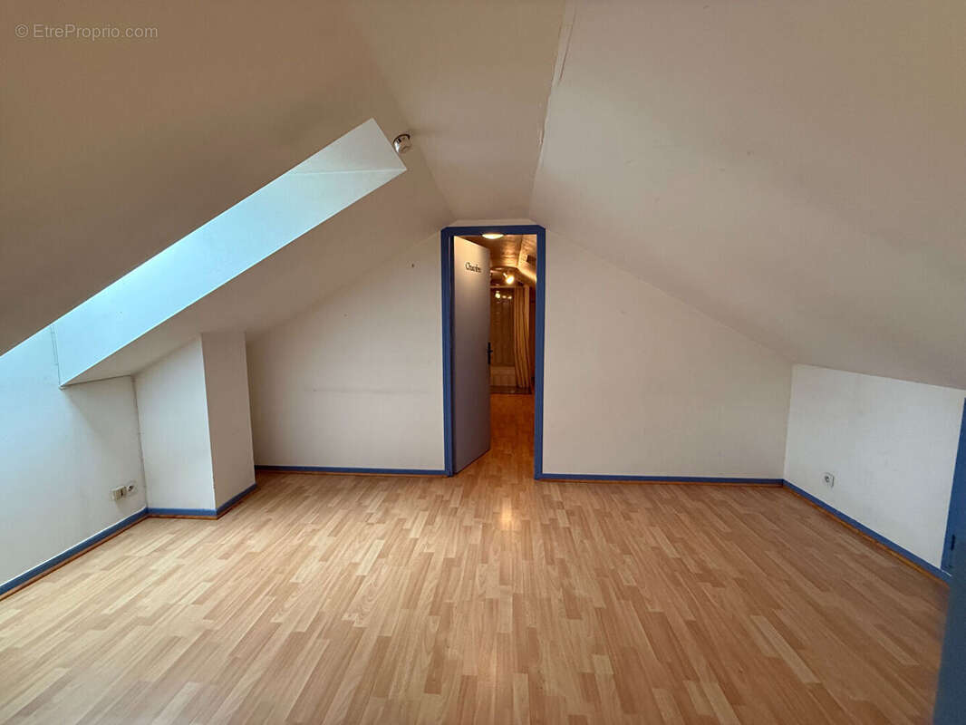 FIGEAC - Appartement T4  de 112 m² avec Jardin en Bord de Célé, Garage et Cave - photo 9