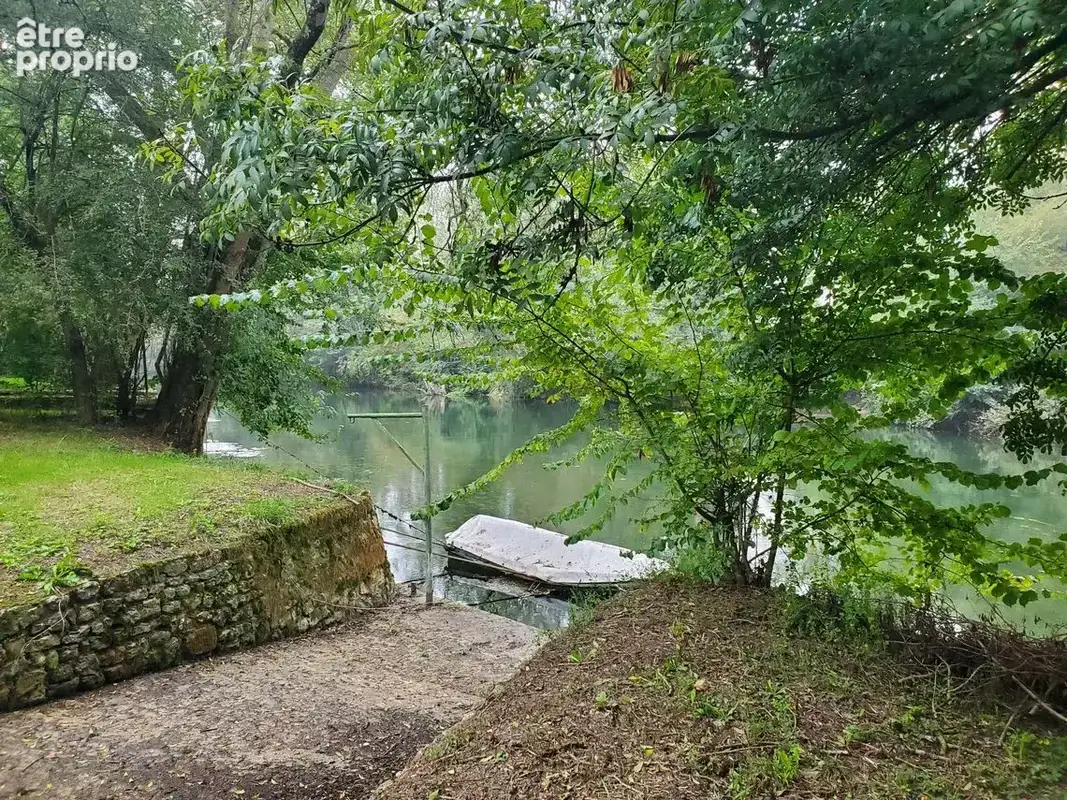 Un terrain en bord de Charente pour les passionnés de pêche et d - photo 4