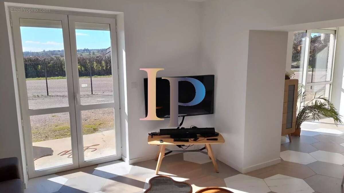 Maison à LA CLAYETTE