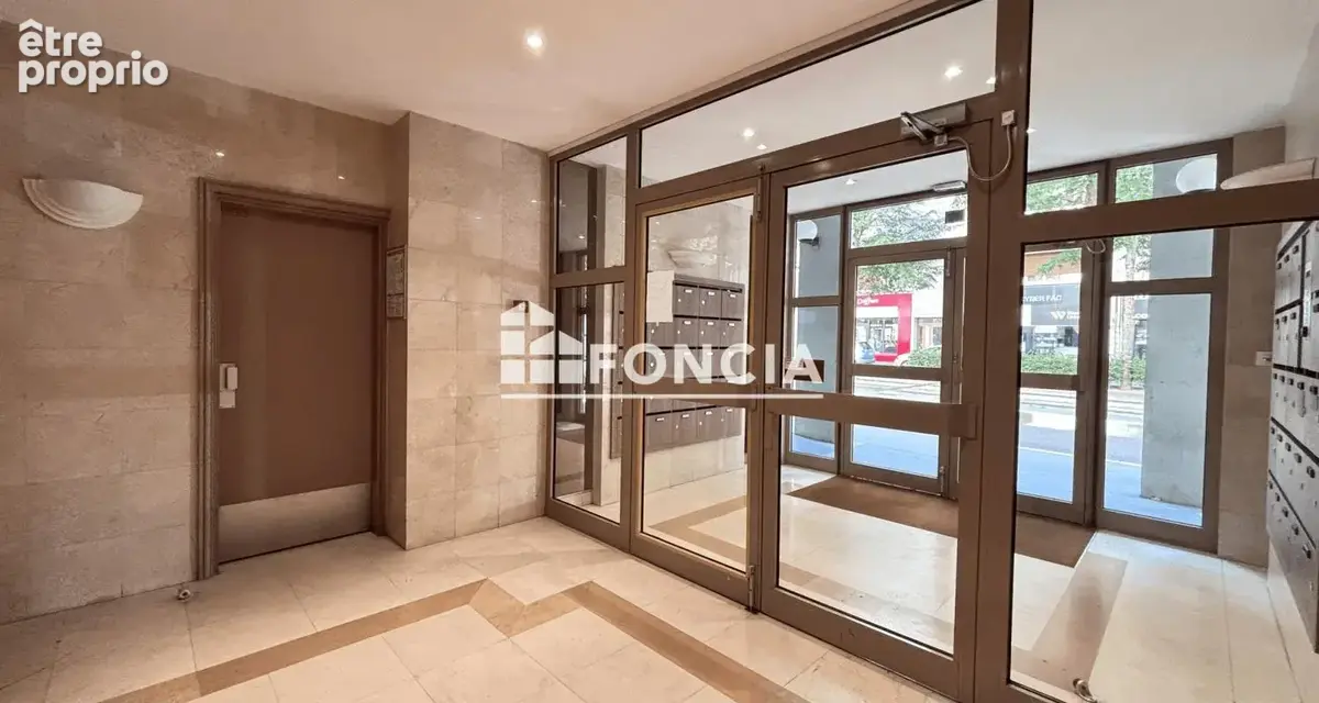 Superbe f4 de 83 m² - quartier dynamique / rue du 11 novembre - photo 3