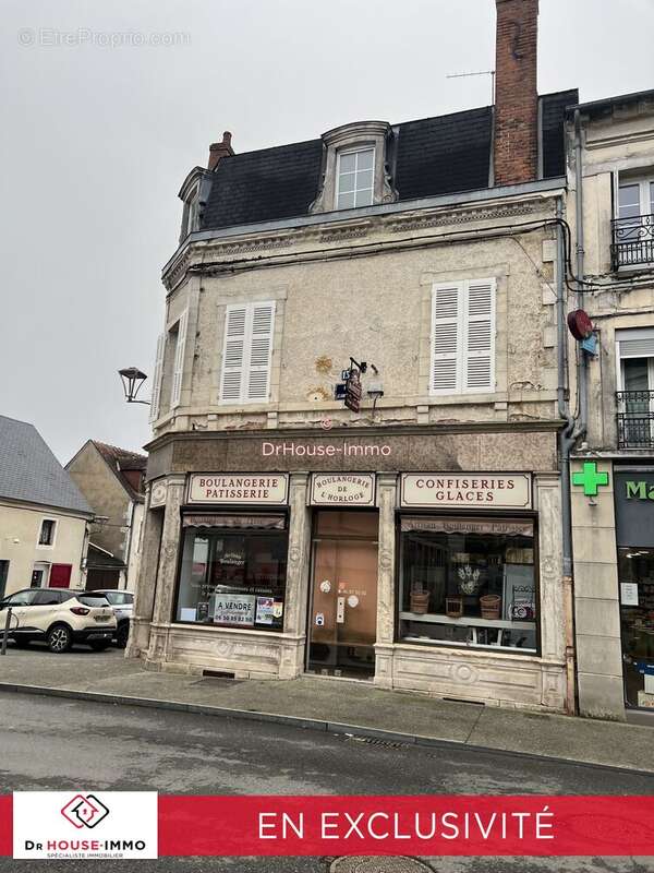 Commerce à MEHUN-SUR-YEVRE