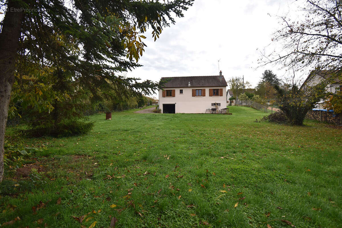 Maison à JOUET-SUR-L'AUBOIS