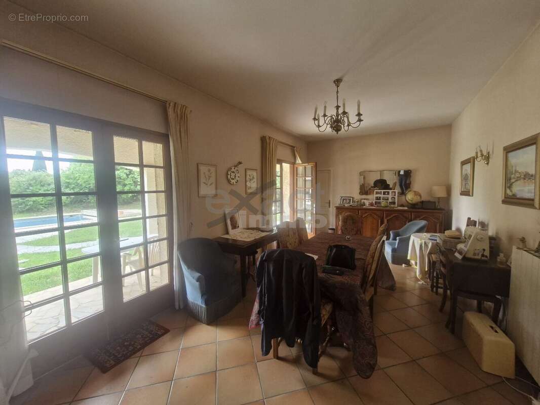 Maison à SAINT-CLEMENT-DE-RIVIERE