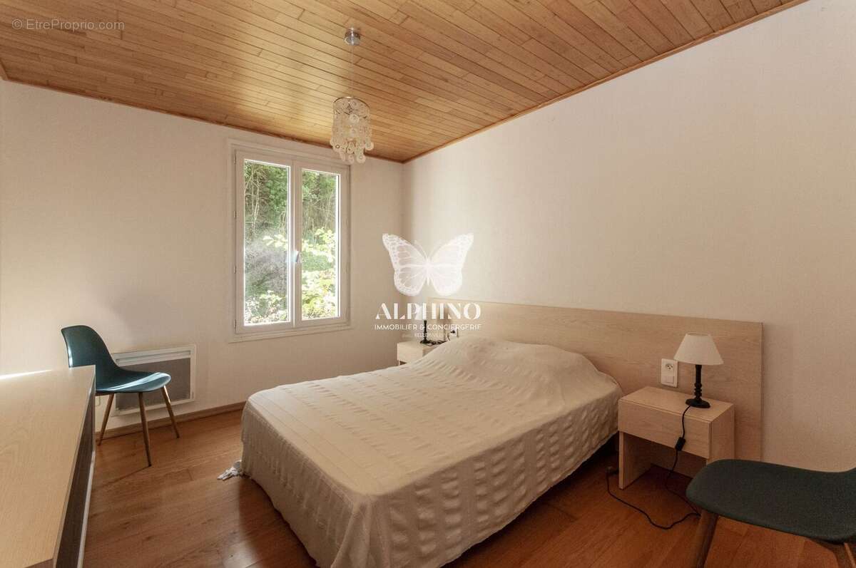 Maison à SAINT-MARTIAL-DE-VALETTE