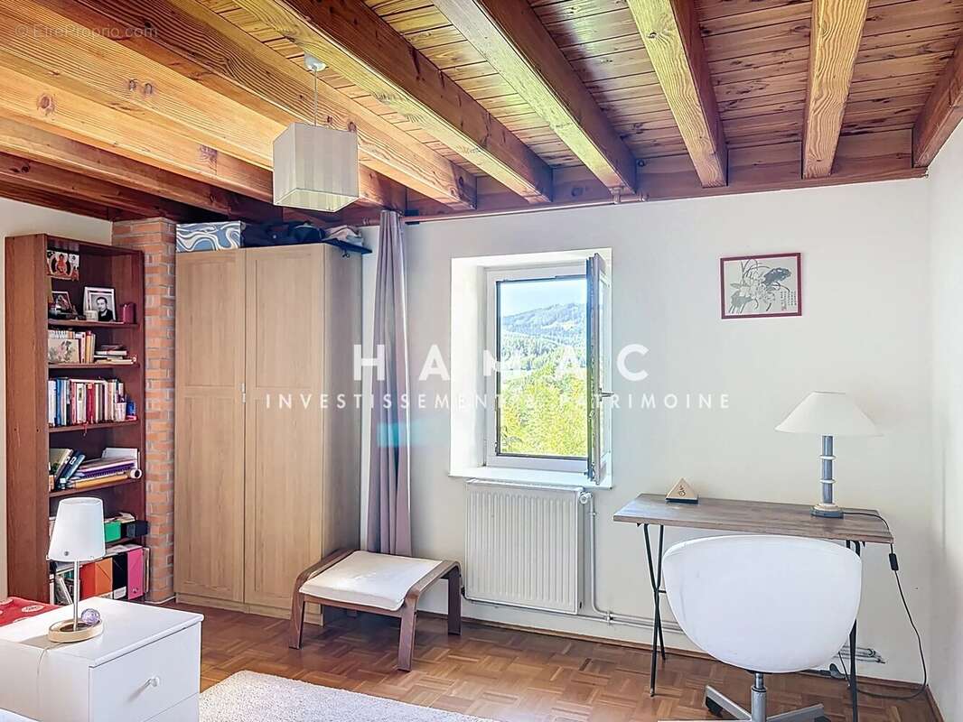 Maison à POULE-LES-ECHARMEAUX