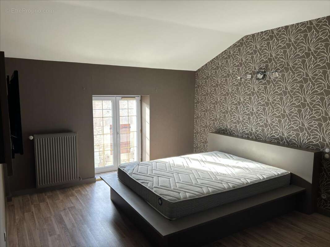 Maison à SAINT-GEORGES-LES-BAILLARGEAUX