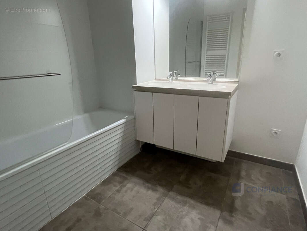 Appartement à MEYZIEU