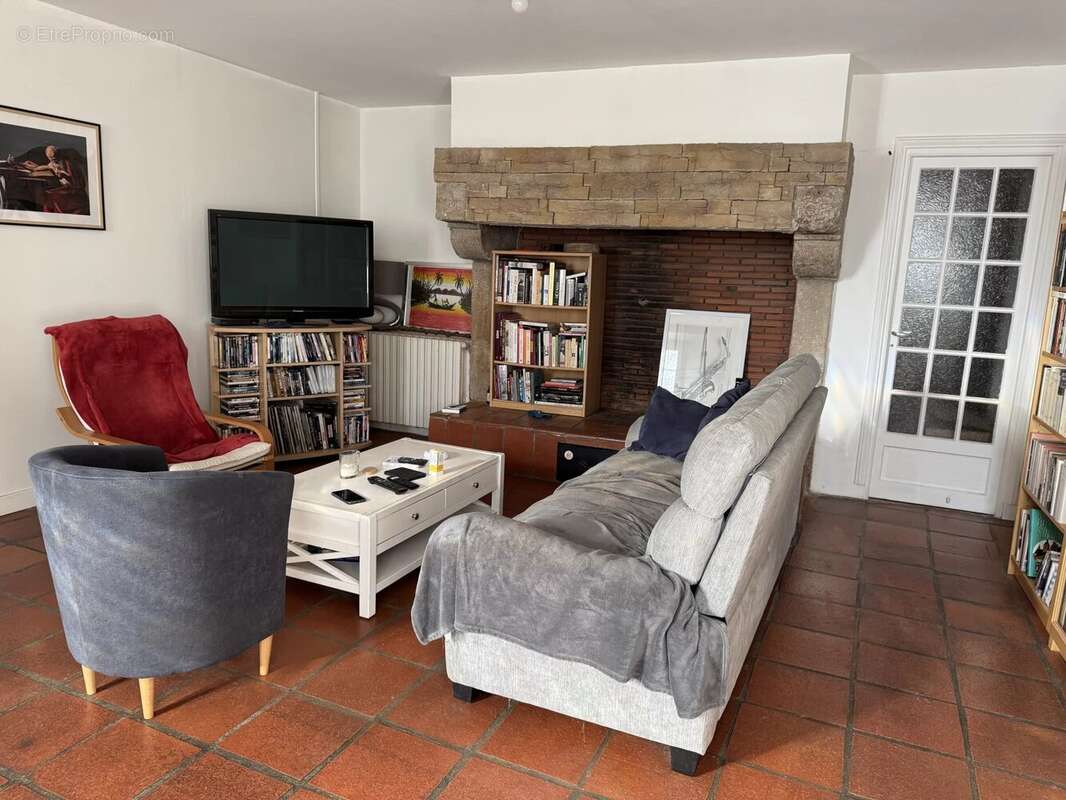 Maison à BRIVES-CHARENSAC