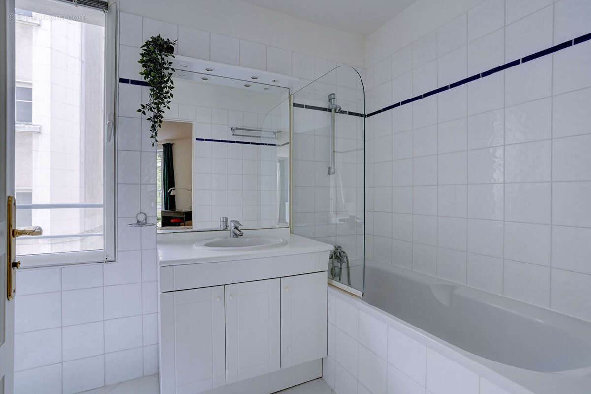 Paris 16ème - Proche seine - appartement de 97 m²  - 2 chambres - photo 11