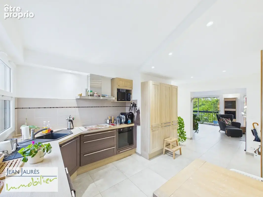 Superbe appartement de standing de 132m2, balcon, garage et cave. - photo 9