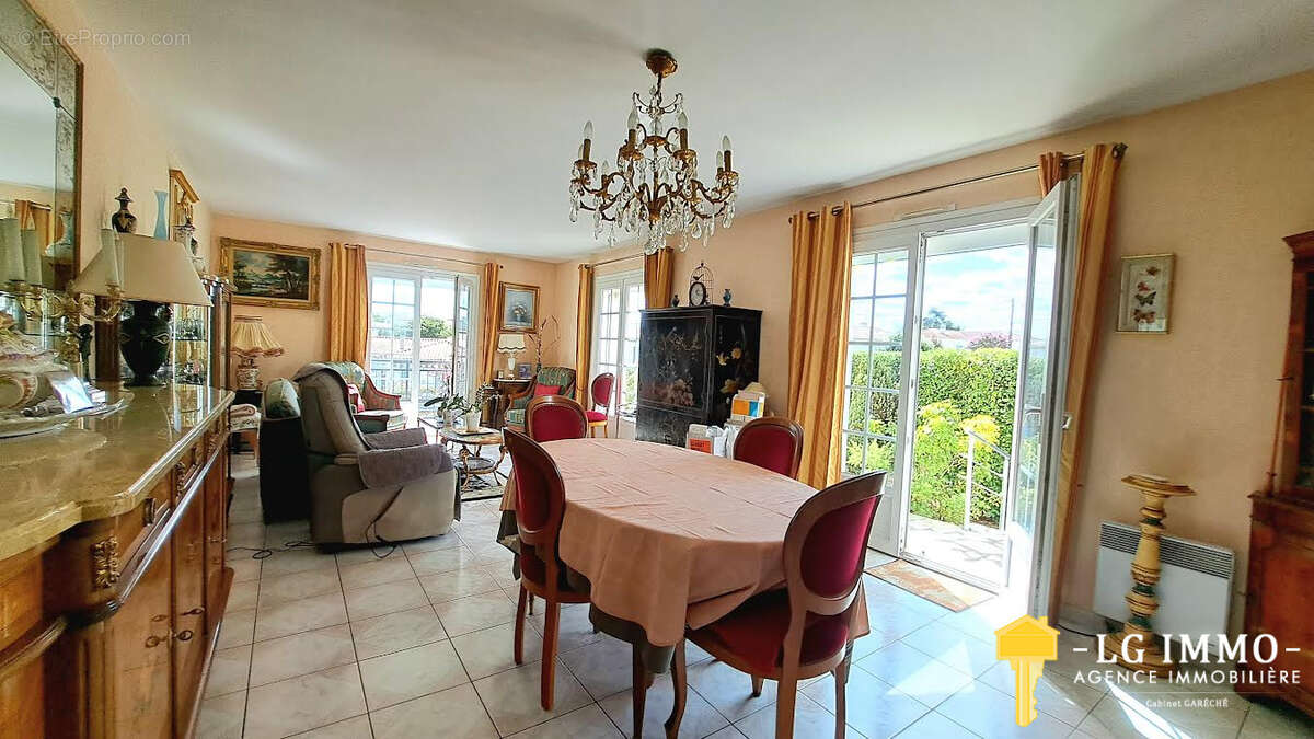 Belle maison de ville , vue dégagée  200m des commerces . - photo 7