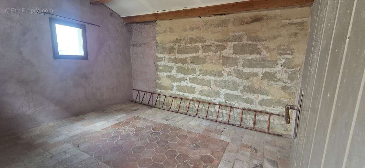 Maison à SAINT-QUENTIN-LA-POTERIE