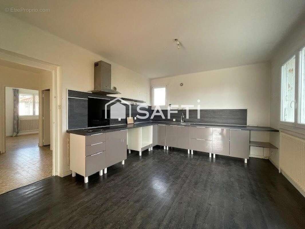 Photo 3 - Maison à SAVIGNEUX