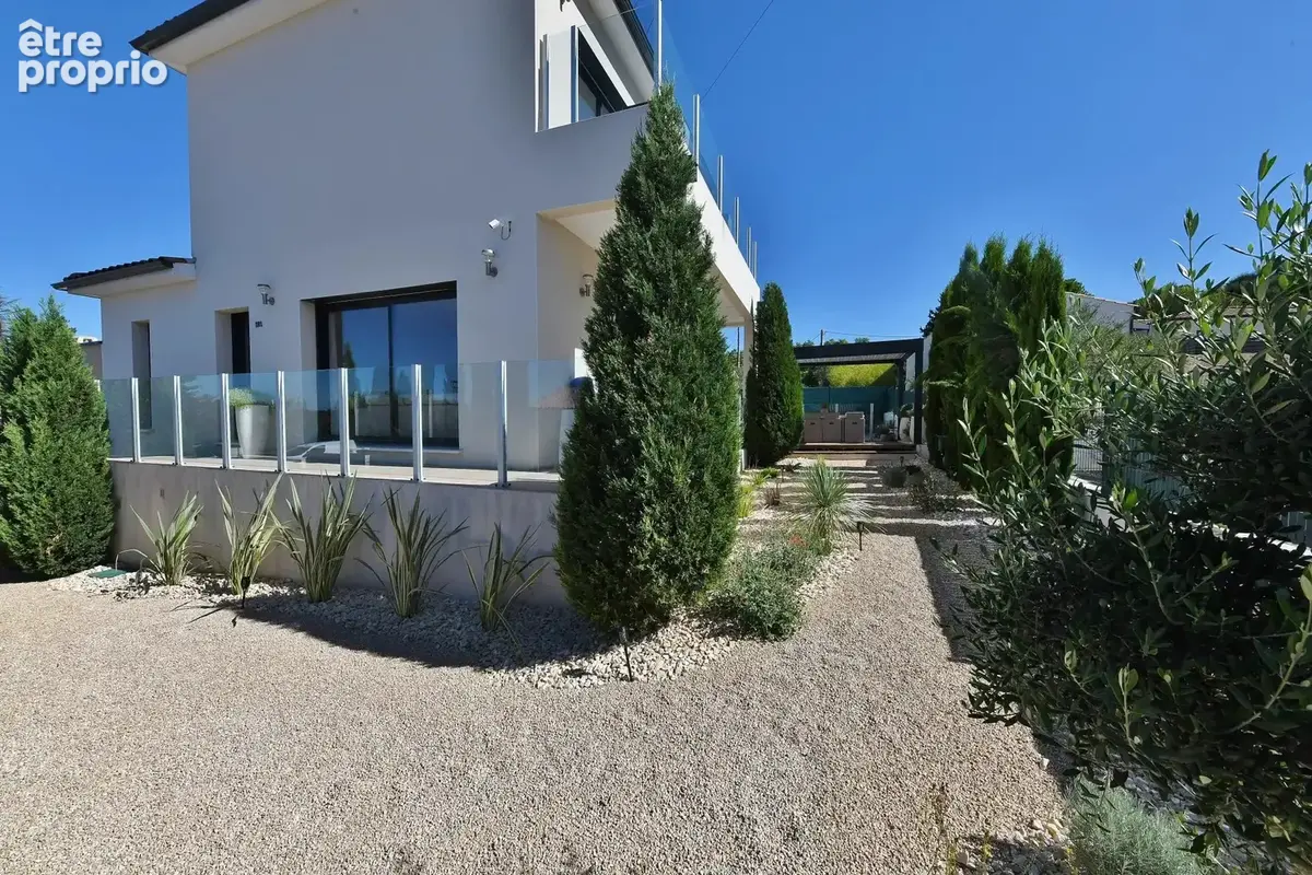 Uzès - Villa contemporaine avec piscine chauffée et jardin - photo 15
