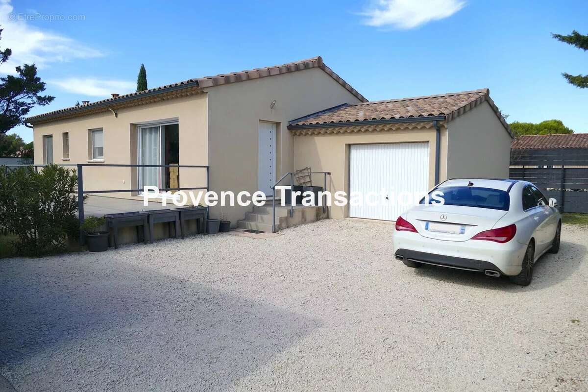 Maison à SAINTE-CECILE-LES-VIGNES