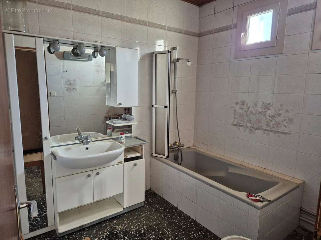 Maison à LAVAL-PRADEL