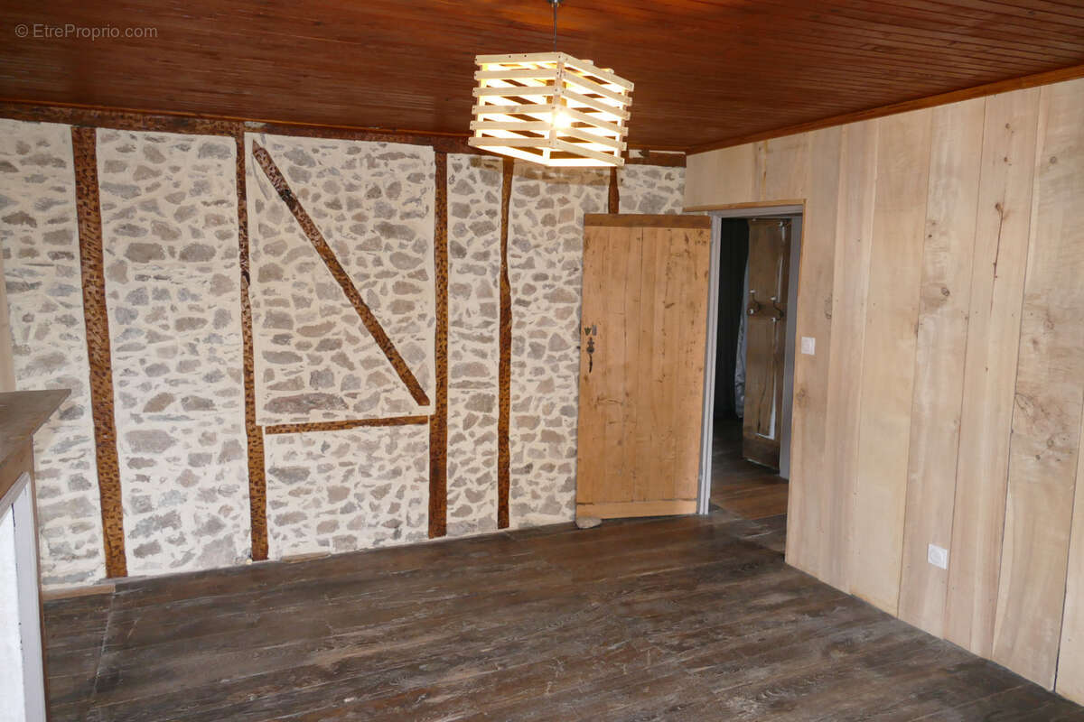 Grande maison rénovée avec atelier ou local commercial, terrasse panoramique et jardin (Mourjou - Puycapel, 15) - photo 6