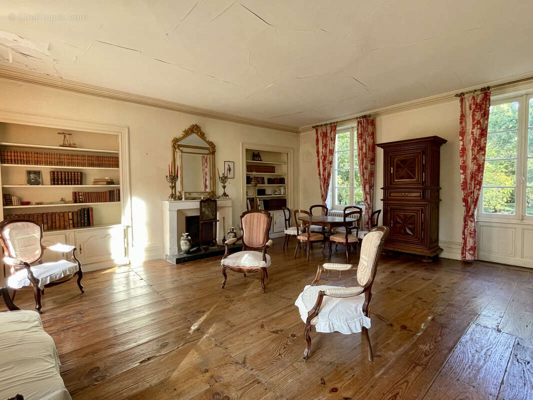 Maison à GENSAC-LA-PALLUE