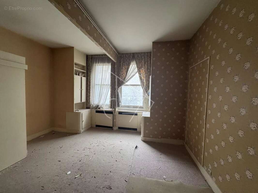 Appartement à PARIS-7E