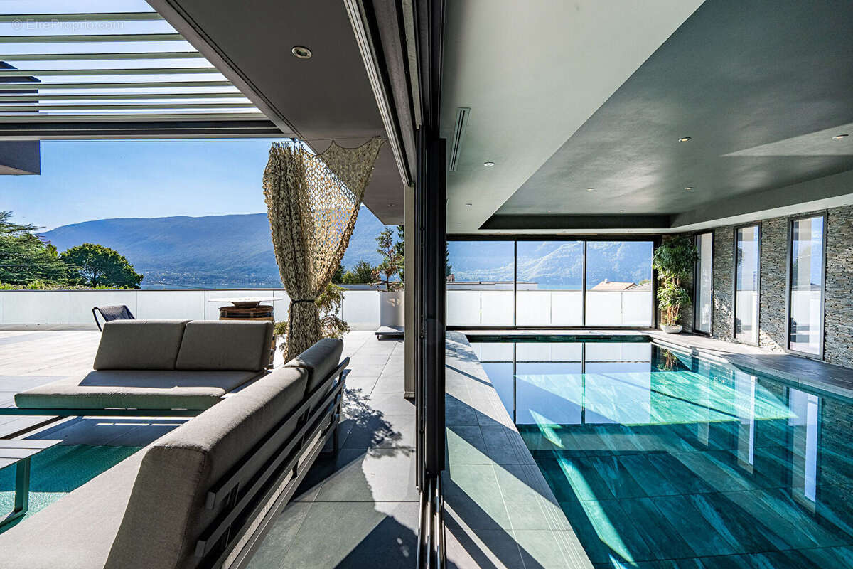 Villa contemporaine avec piscine intérieure et vue lac - photo 2