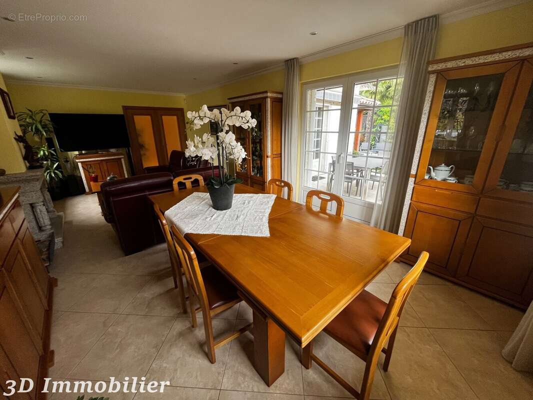 Maison 255 m² à Douvaine  - photo 9
