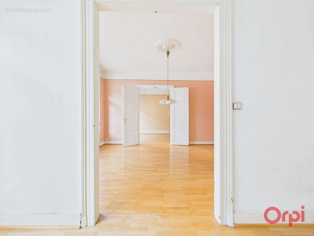 Superbe appartement bourgeois de 130 m² avec balcon - photo 2