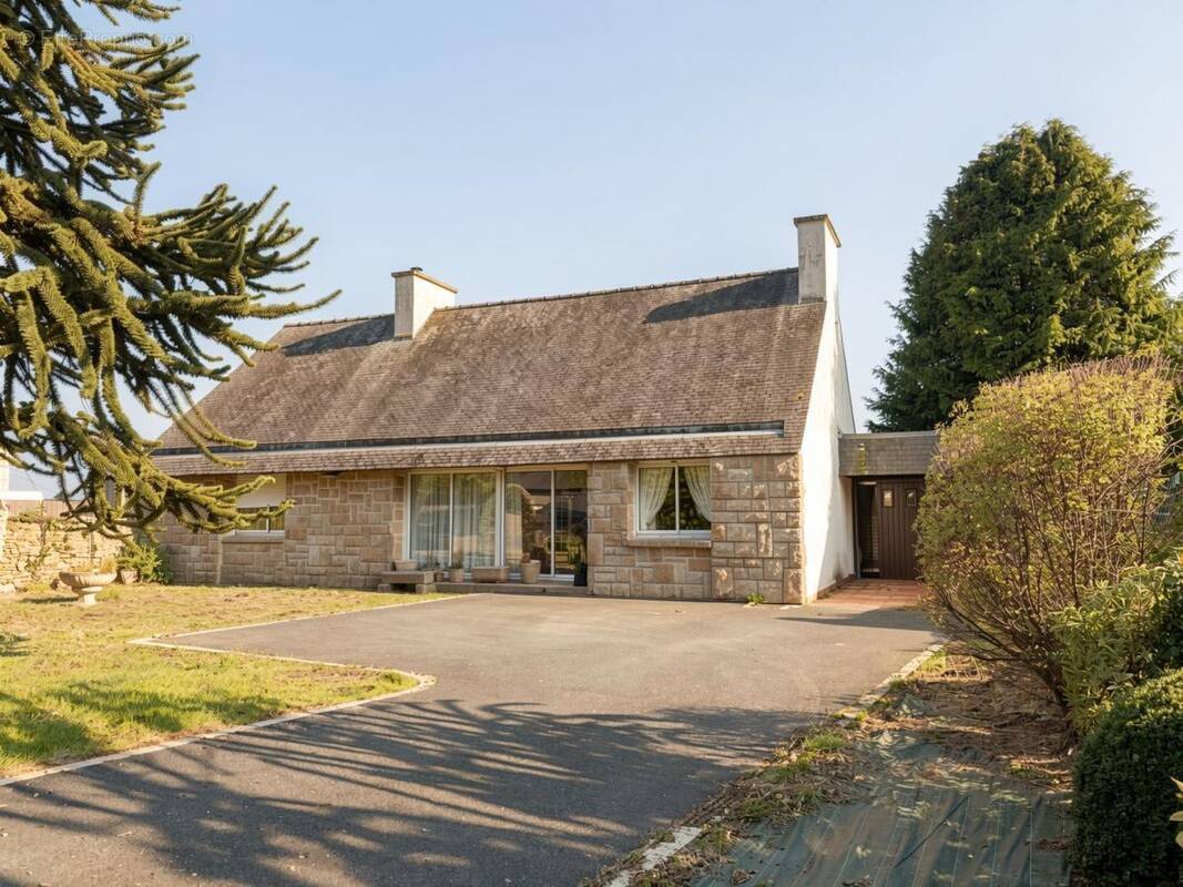 Maison à PLOUNEOUR-MENEZ