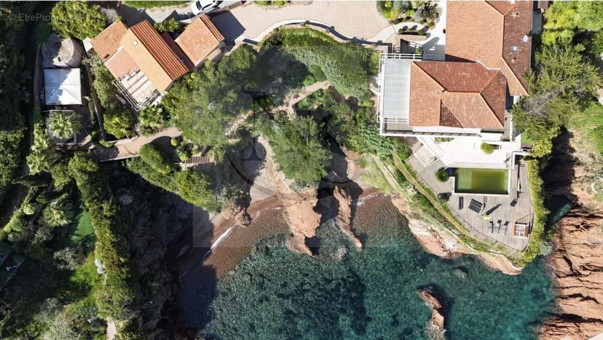 Maison à THEOULE-SUR-MER