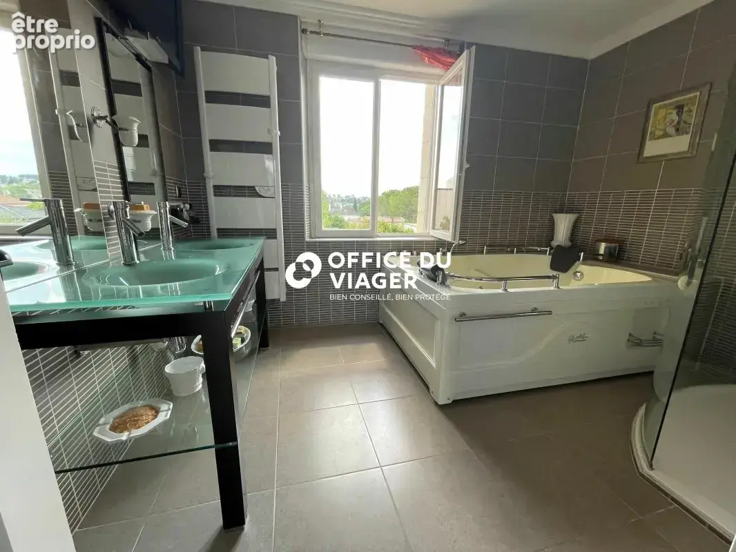 Maison - 5 pièces - 210 m² - photo 9