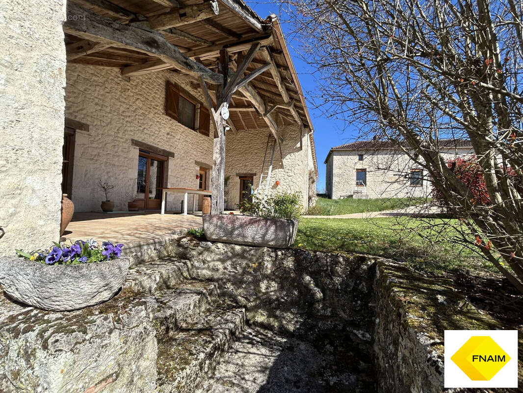 Maison 321 m² à Hautefage-La-Tour  - photo 4