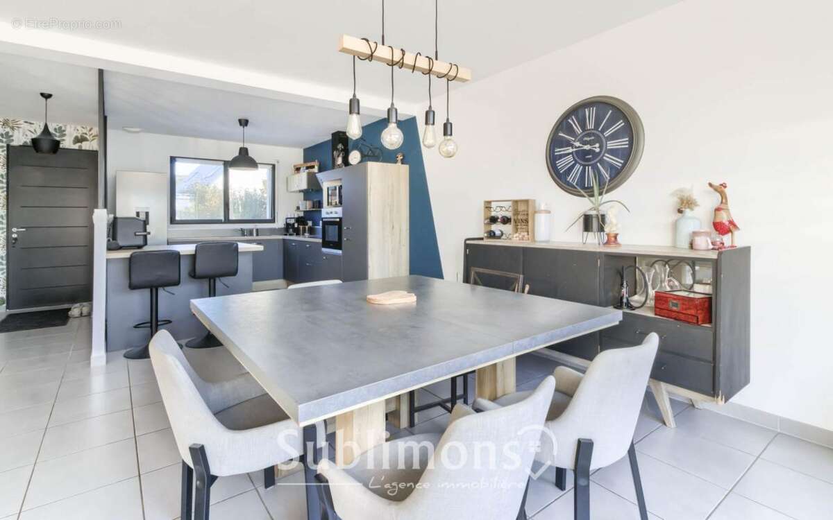 Maison à LA TRINITE-SURZUR