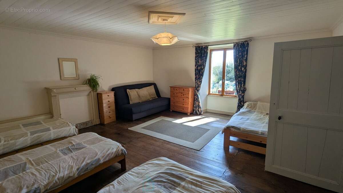 Grande maison en pierres de 265 m²  8 chambres  Fort potentiel d'accueil  Idéal gîte ou grande famille - photo 16