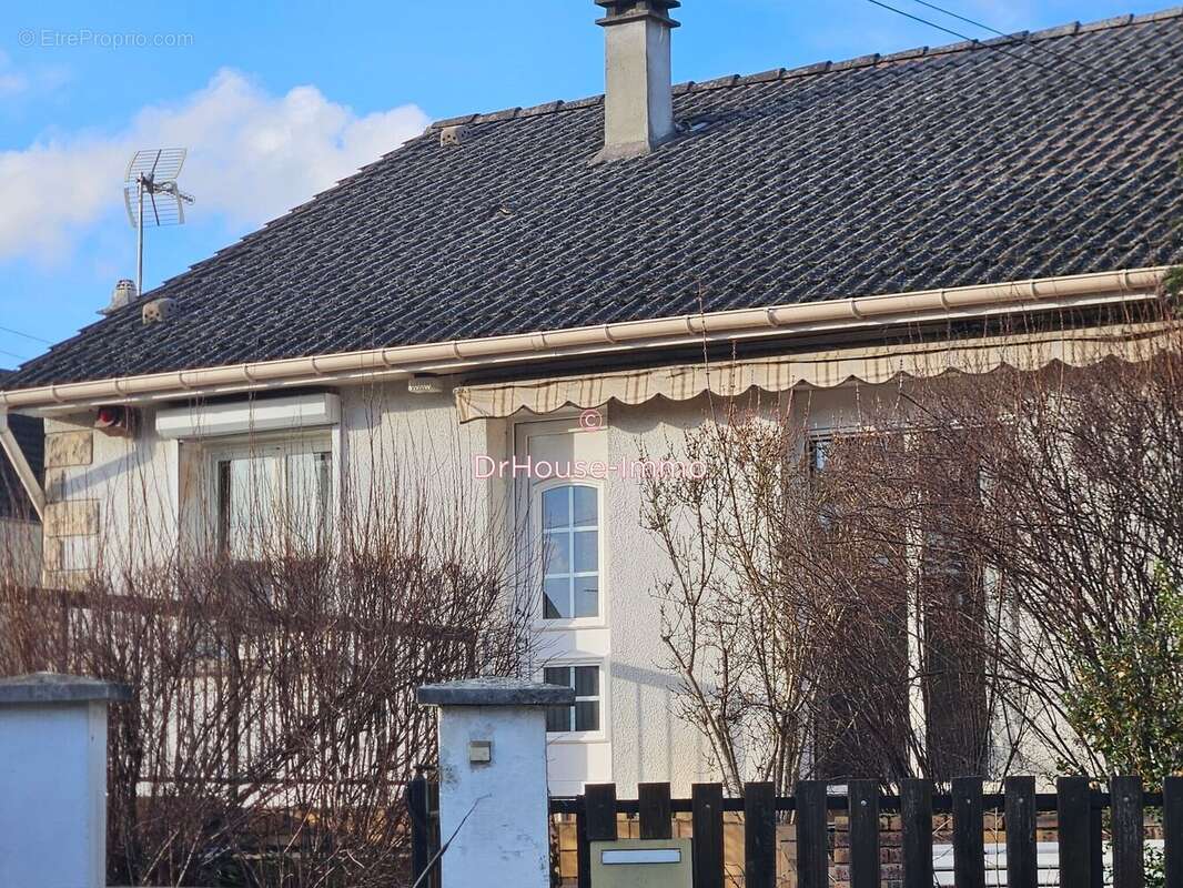 Maison à VIGNEUX-SUR-SEINE