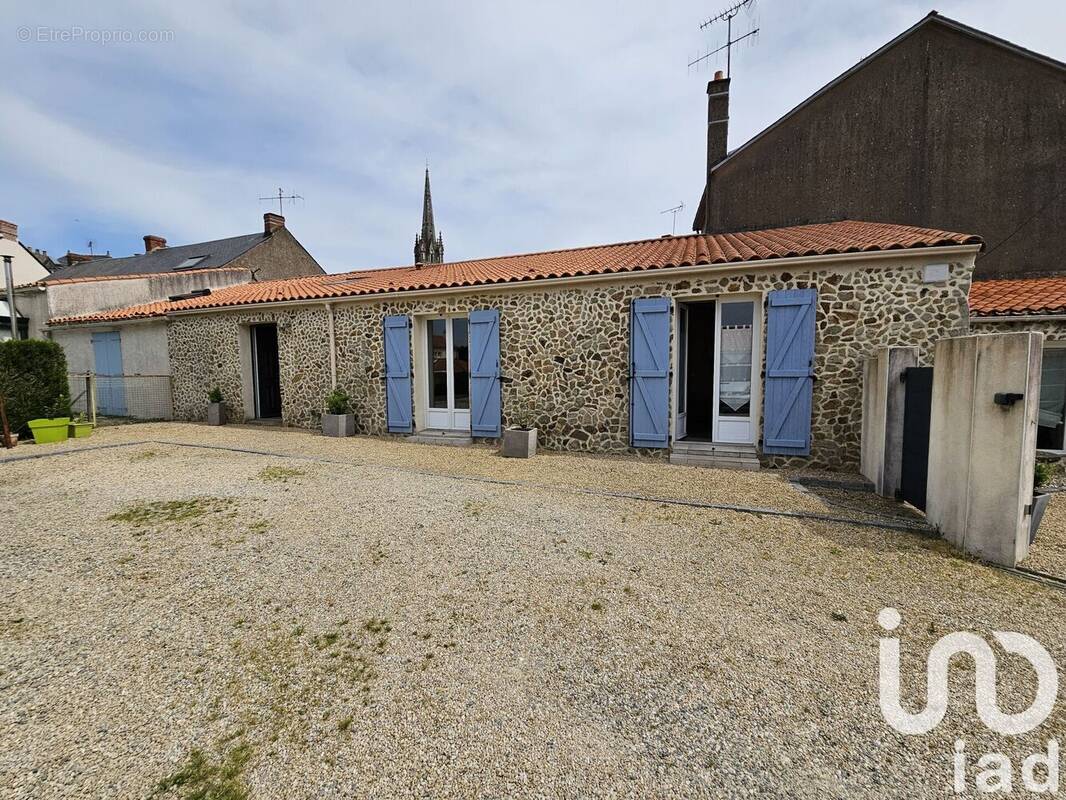 Photo 1 - Maison à ROCHESERVIERE