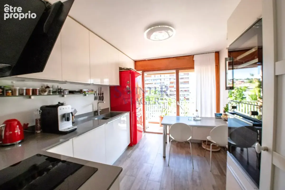 Lumineux T4, rénové, grands balcons, vue montagne. Libre de suite. - photo 5