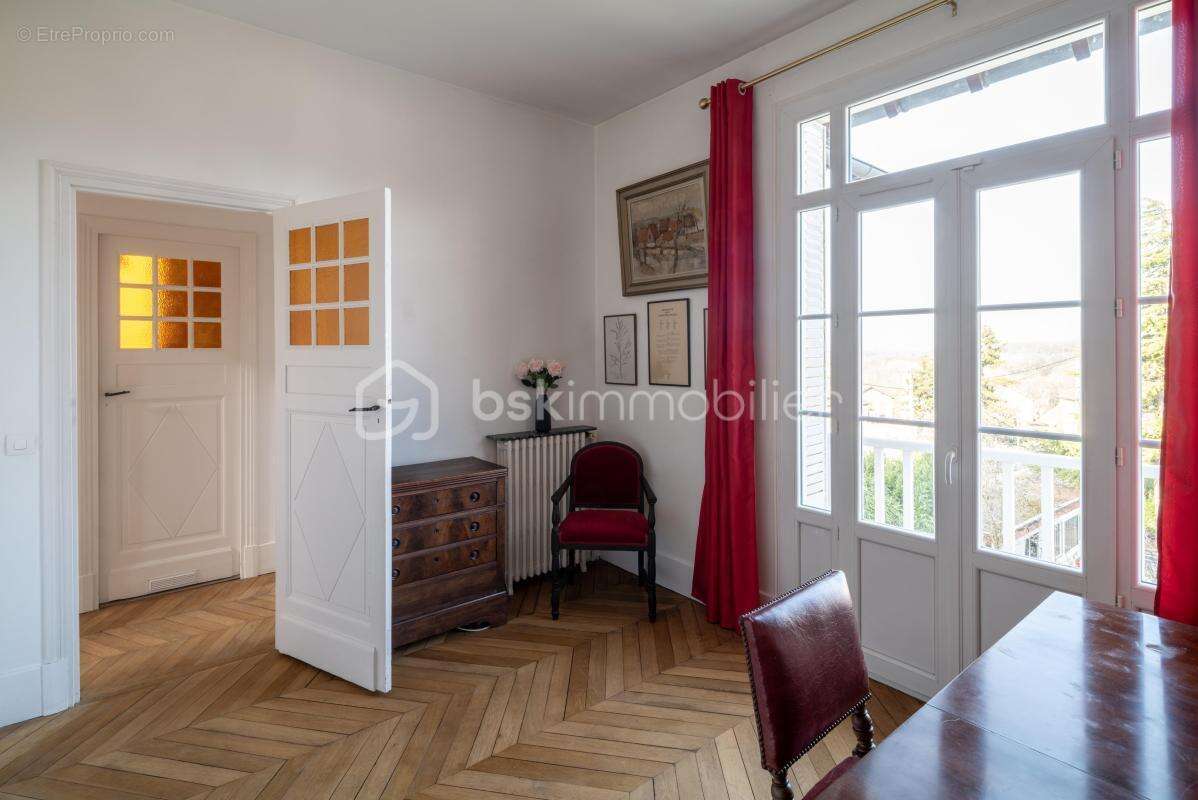 Maison de caractère  – 9 pièces, 7 chambres, sous-sol total – proximité rer d, commerces et écoles à pied - photo 10