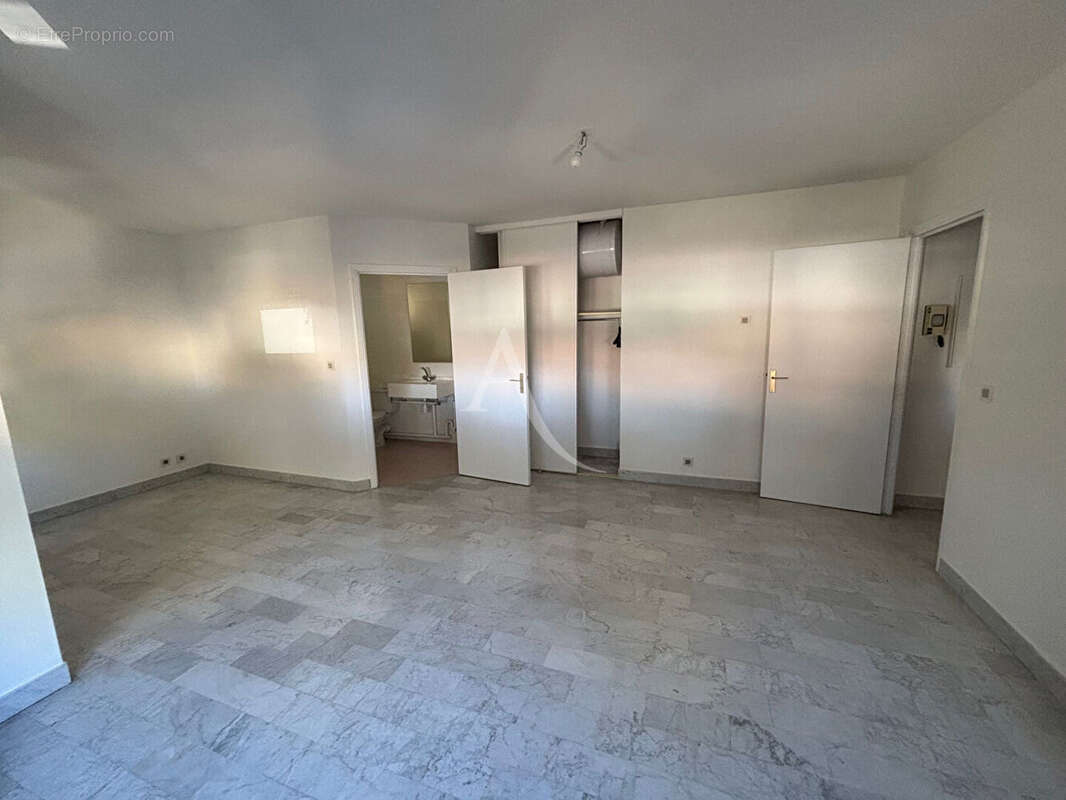 Studio + Cave Le Cannet 1 pièce 33.65 m2 - piscine - BAISSE DE PRIX - photo 7